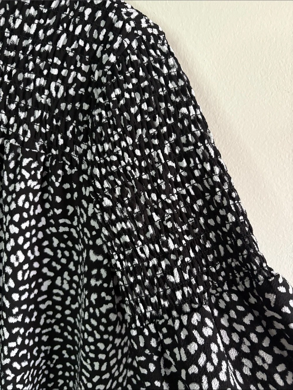 MICHAEL Michael Kors M Black White Animal Print Pleated 3/4 Sleeve Blouse